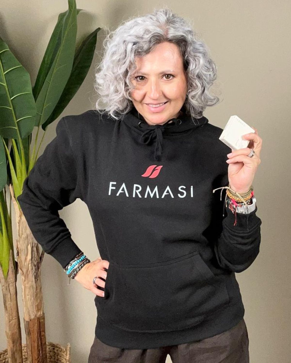 Sudadera Farmasi Negra Unisex Con Capucha