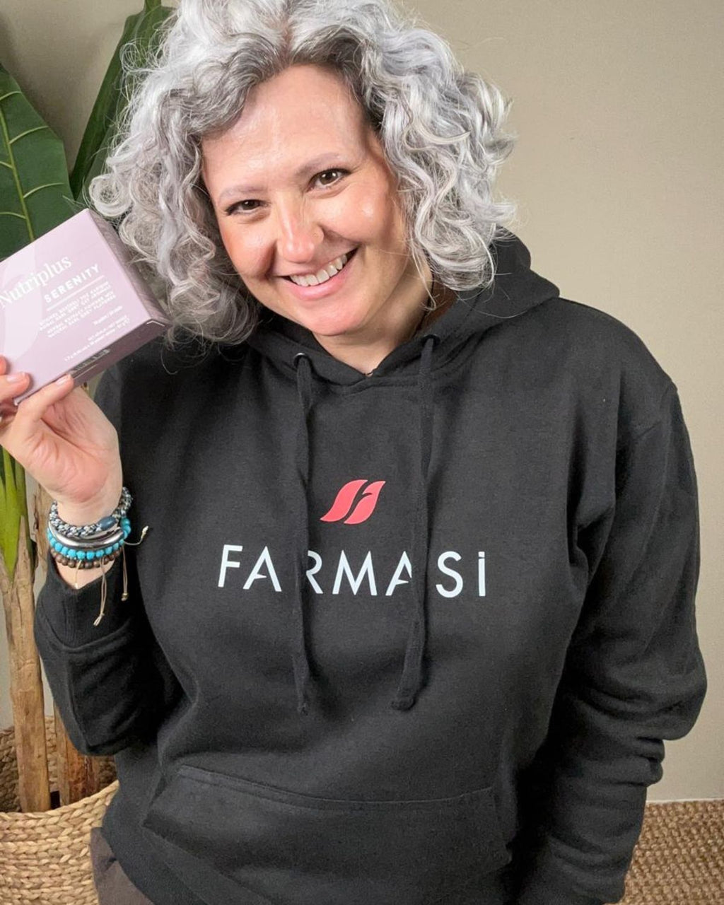 Sudadera Farmasi Negra Unisex Con Capucha