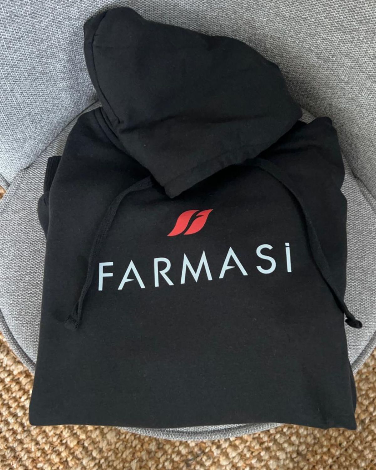 Sudadera Farmasi Negra Unisex Con Capucha